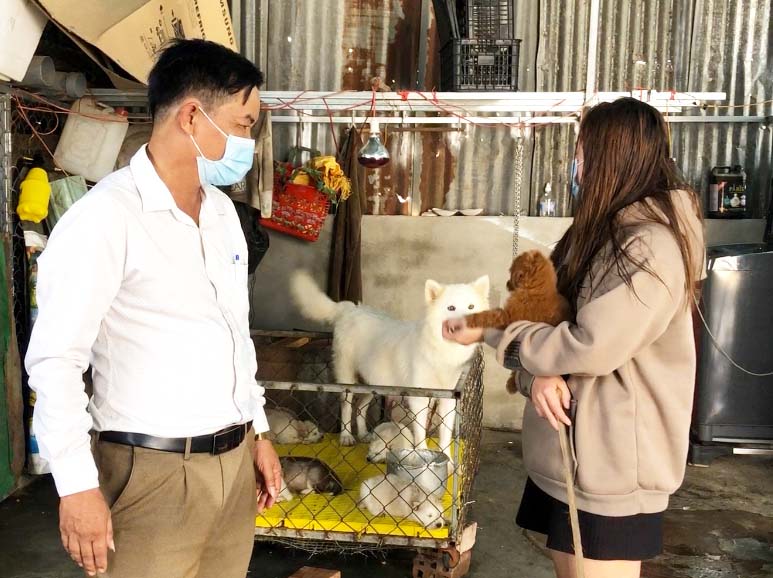 Trang trại thịt chó hữu cơ gây tranh cãi vì đăng ảnh thành phẩm bên  những chú cún dễ thương