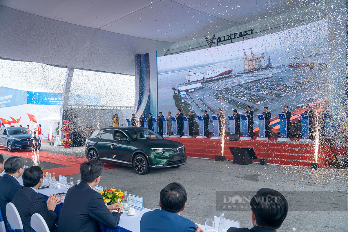 Ngắm trọn bộ ảnh khoảnh khắc lịch sử xe điện VinFast VF 8 chính thức xuất khẩu sang Mỹ - Ảnh 9.