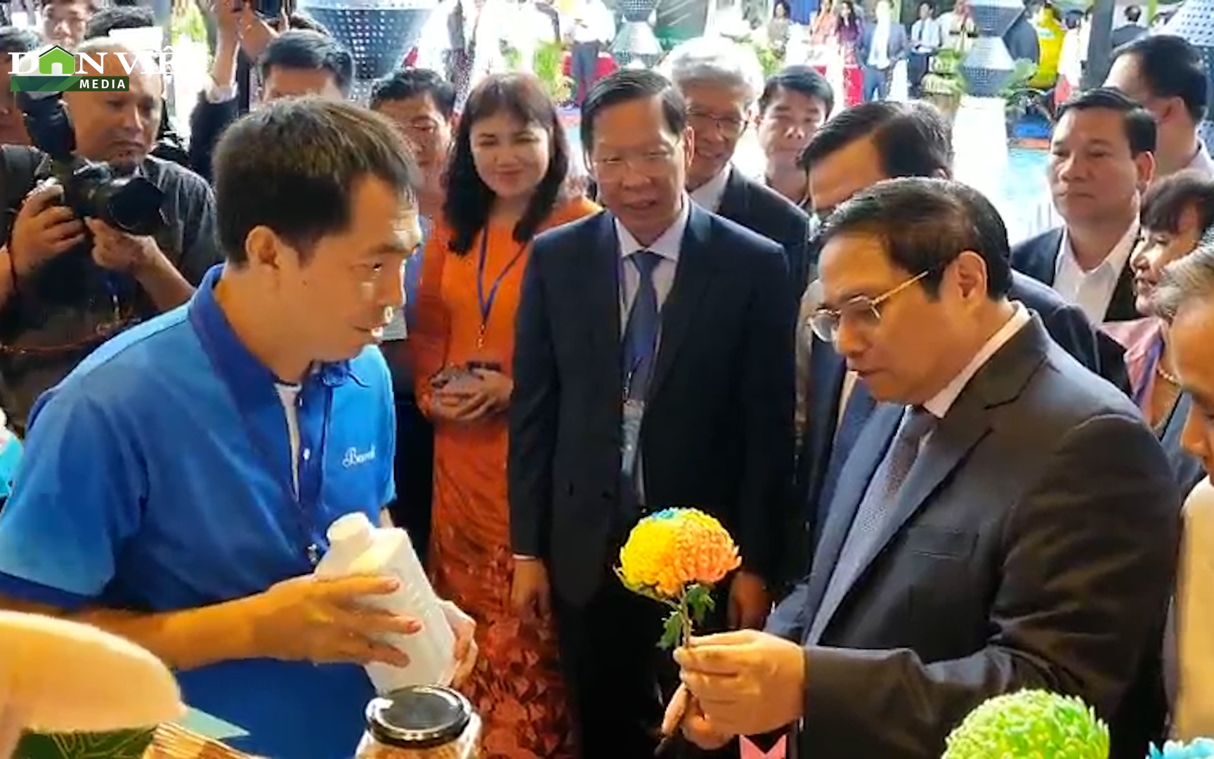 Thủ tướng Phạm Minh Chính bất ngờ trước những sản vật đặc biệt của vùng Đông Nam bộ 