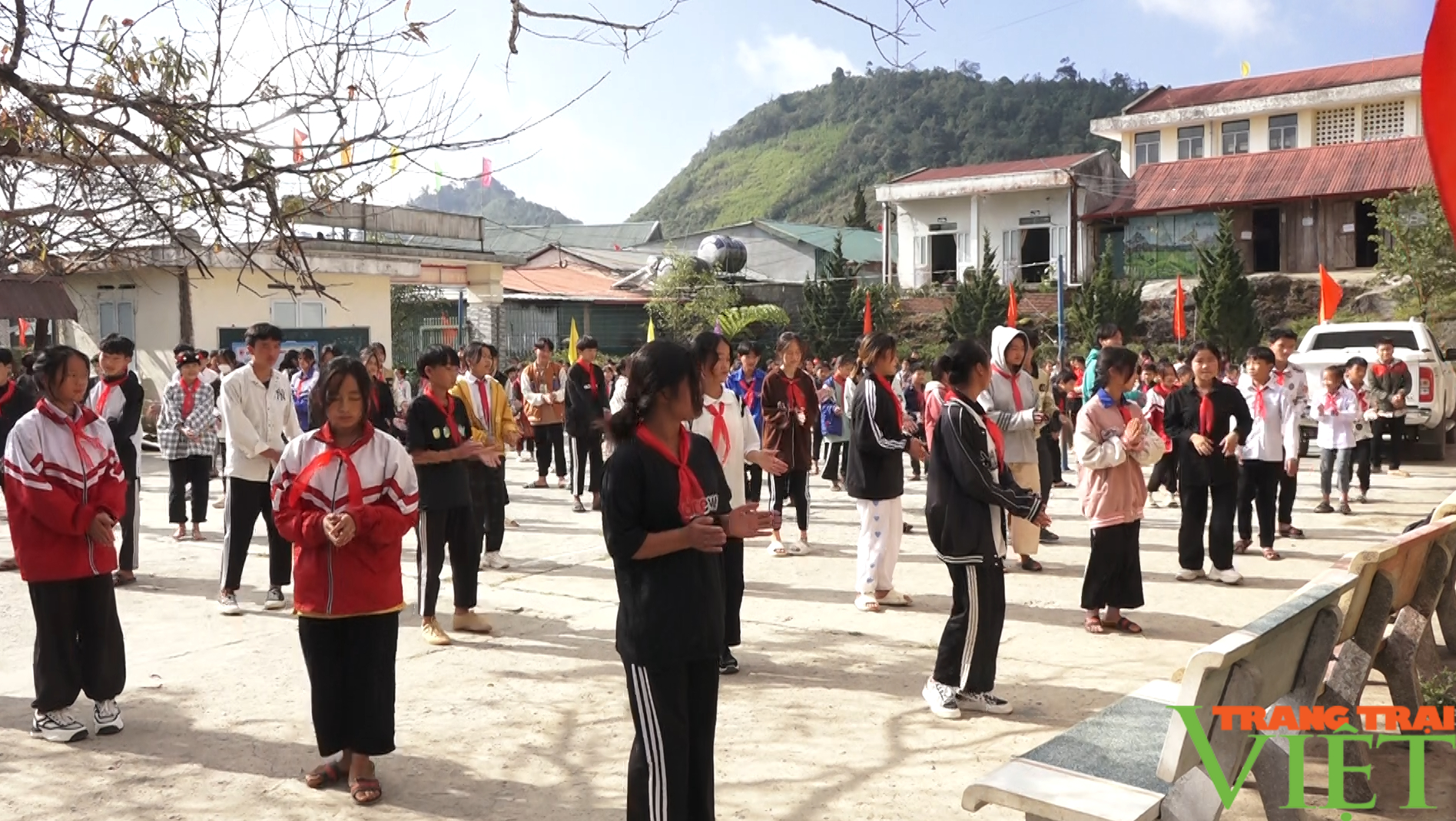 Phòng chống rét cho học sinh ở huyện vùng cao Lai Châu - Ảnh 4.
