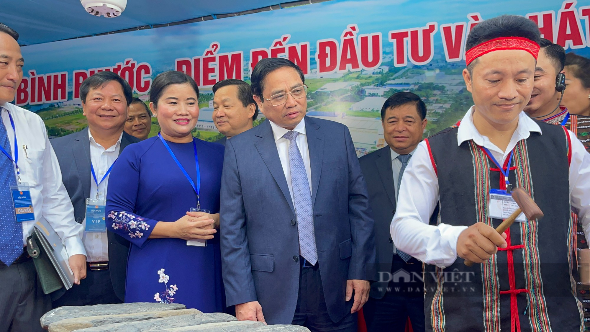 ẢNH: Thủ tướng Phạm Minh Chính tham quan sản vật đặc trưng các tỉnh Đông Nam Bộ - Ảnh 3.