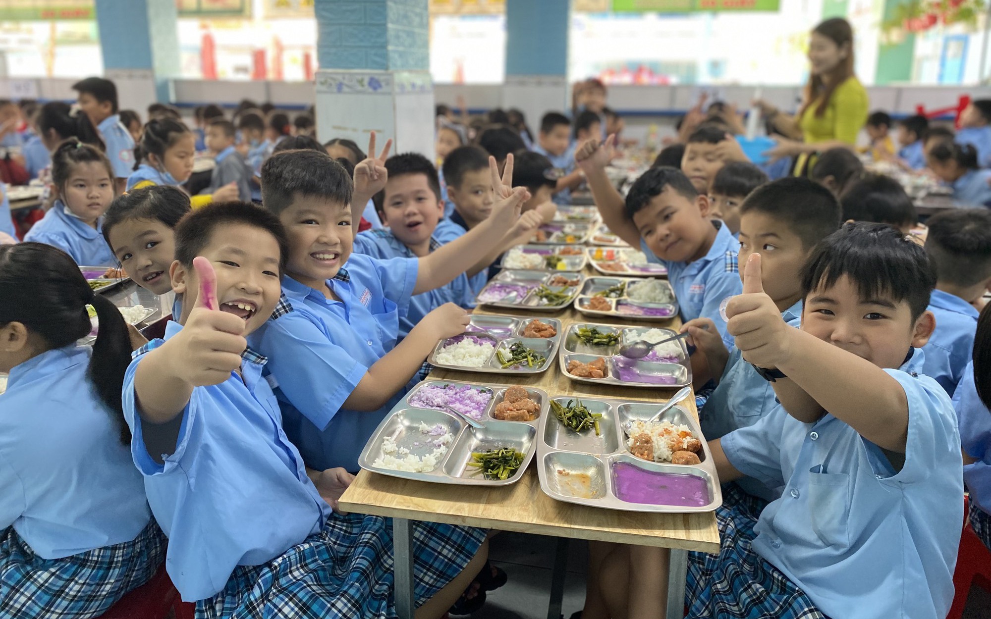 Làm thế nào để đảm bảo an toàn bữa ăn bán trú tại trường tiểu học đông nhất TP.HCM?