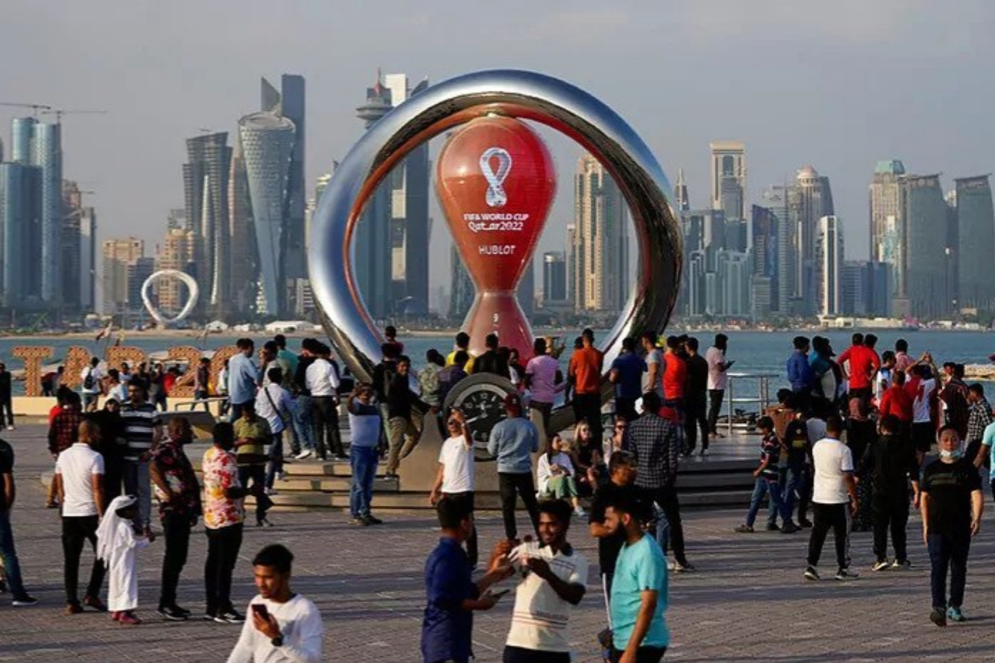 Du khách mệt mỏi vì di chuyển, bia, rượu và giá cả tại Qatar World Cup 2022 - Ảnh 1.