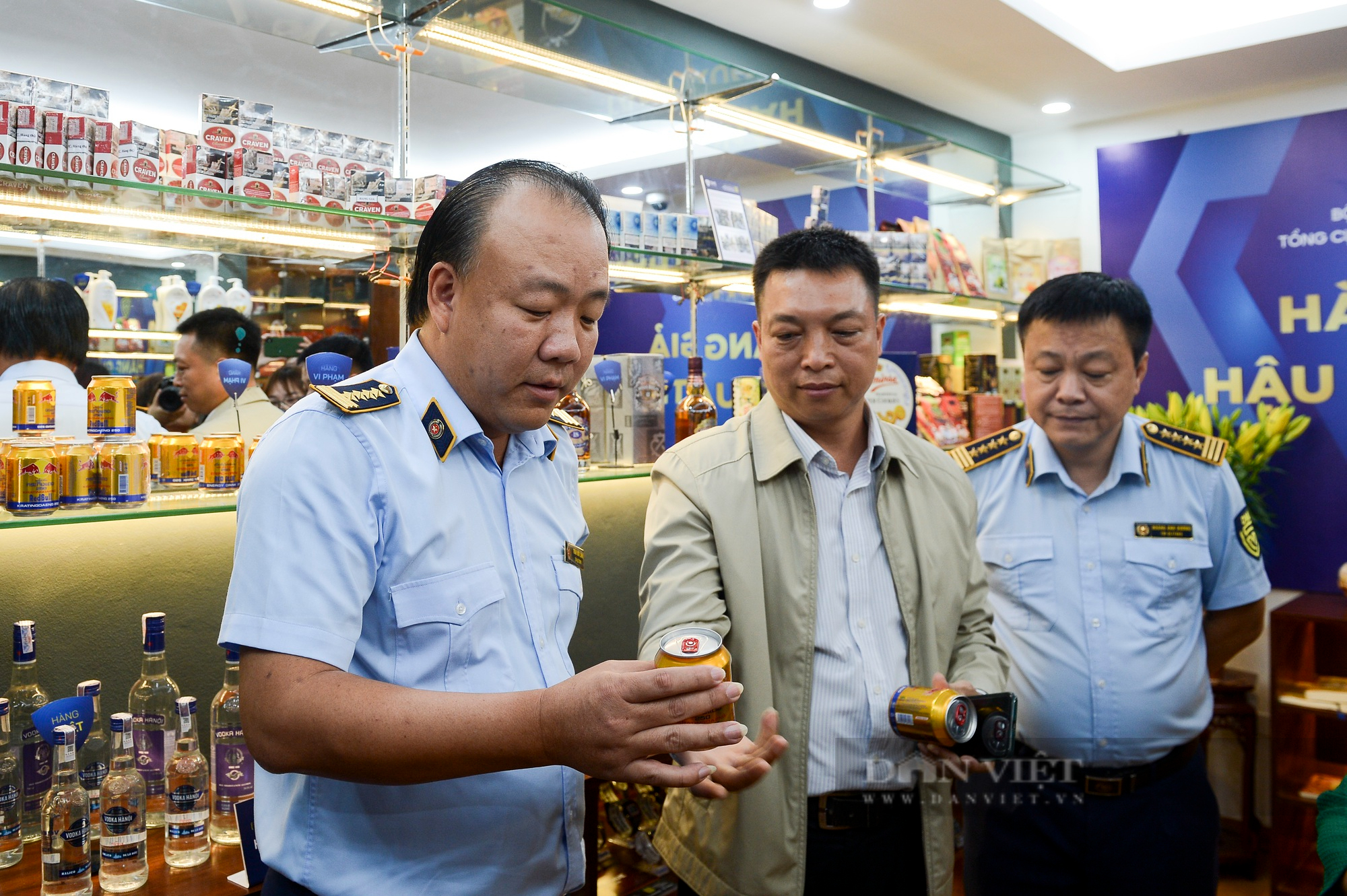 Hà Nội trưng bày hơn 800 sản phẩm để người dân phân biệt hàng thật và hàng giả - Ảnh 3.