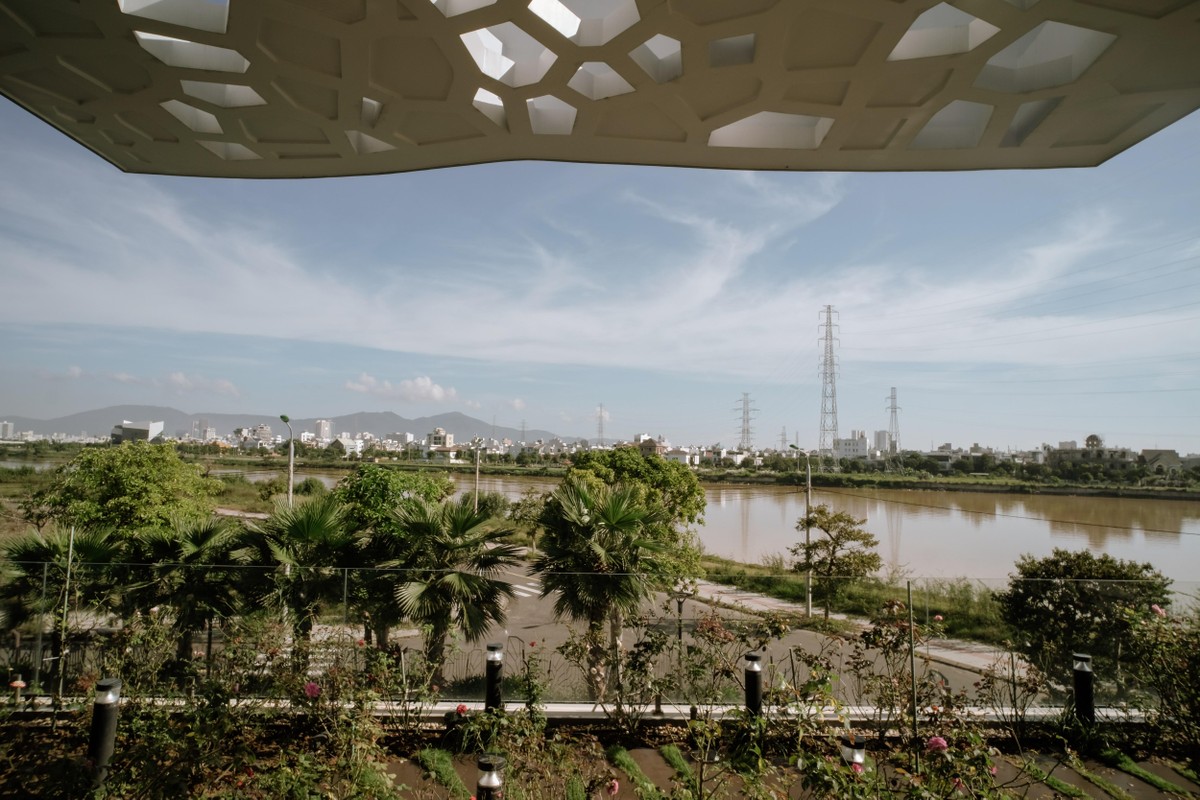Căn biệt thự thiết kế đặc biệt hình con chuồn chuồn nước ở Đà Nẵng - Ảnh 26.