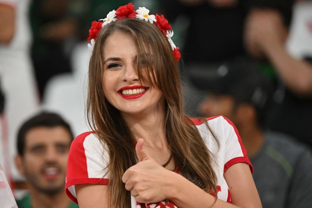 Nhan sắc tuyệt trần của các CĐV nữ Ba Lan tại World Cup 2022 - Ảnh 1.