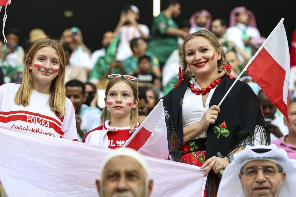 Nhan sắc tuyệt trần của các CĐV nữ Ba Lan tại World Cup 2022 - Ảnh 11.