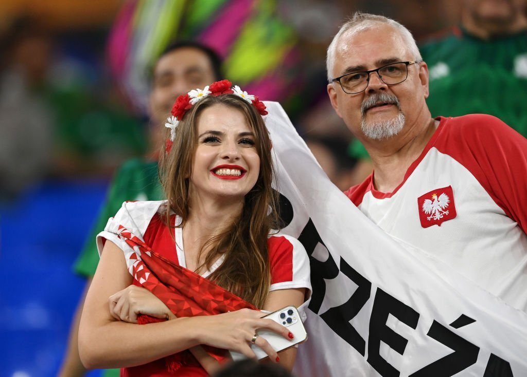 Nhan sắc tuyệt trần của các CĐV nữ Ba Lan tại World Cup 2022 - Ảnh 2.
