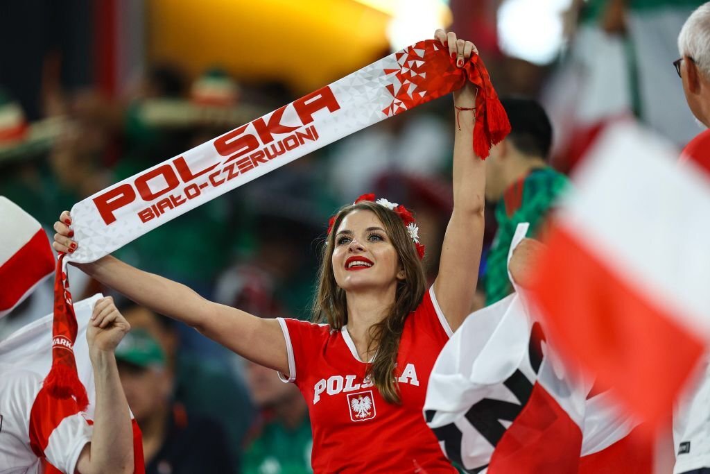 Nhan sắc tuyệt trần của các CĐV nữ Ba Lan tại World Cup 2022 - Ảnh 4.
