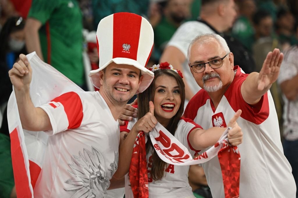 Nhan sắc tuyệt trần của các CĐV nữ Ba Lan tại World Cup 2022 - Ảnh 6.