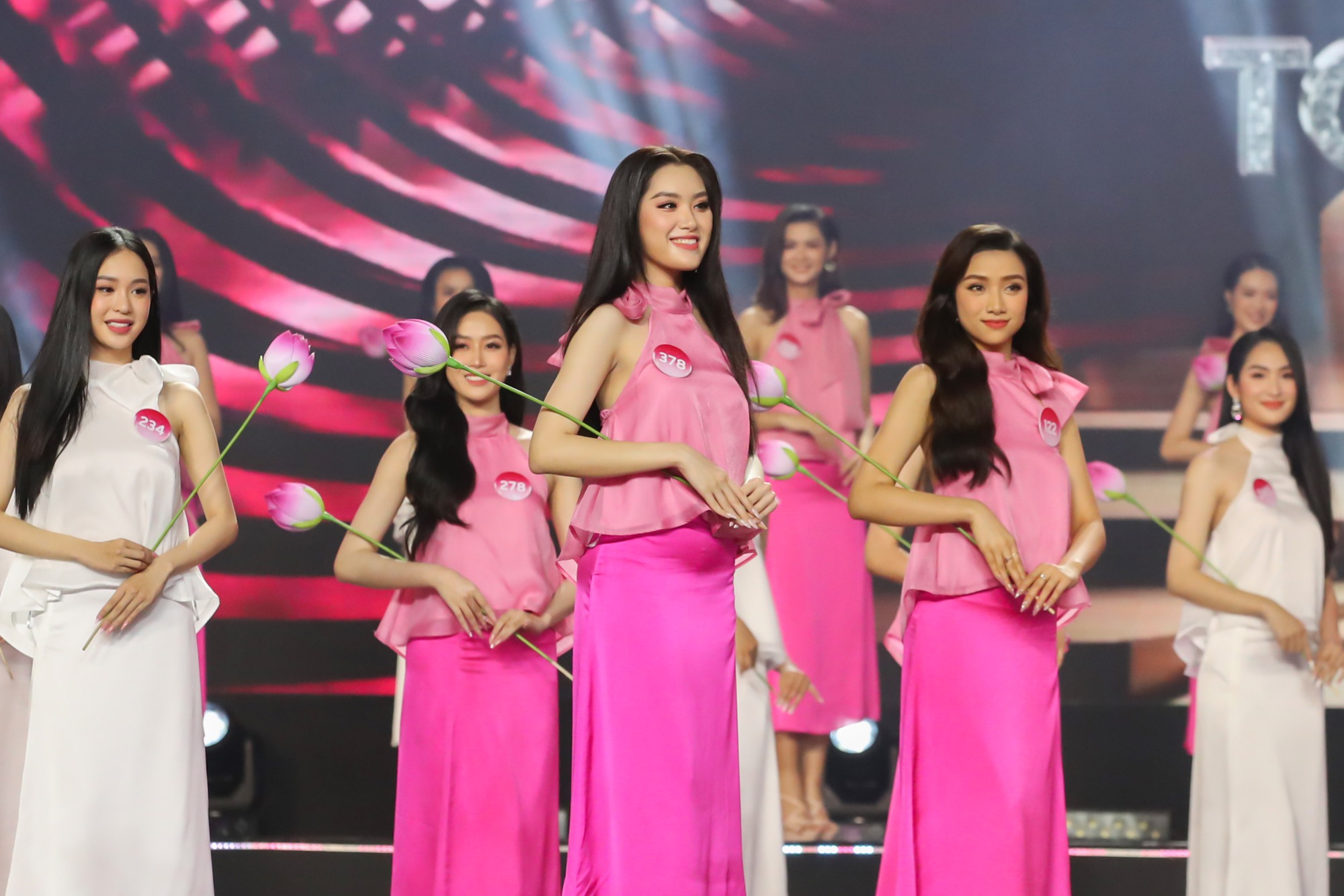 Top 35 thí sinh vào vòng chung kết Hoa hậu Việt Nam 2022 &quot;đọ sắc&quot; quyến rũ, thí sinh nào đẹp nhất? - Ảnh 1.