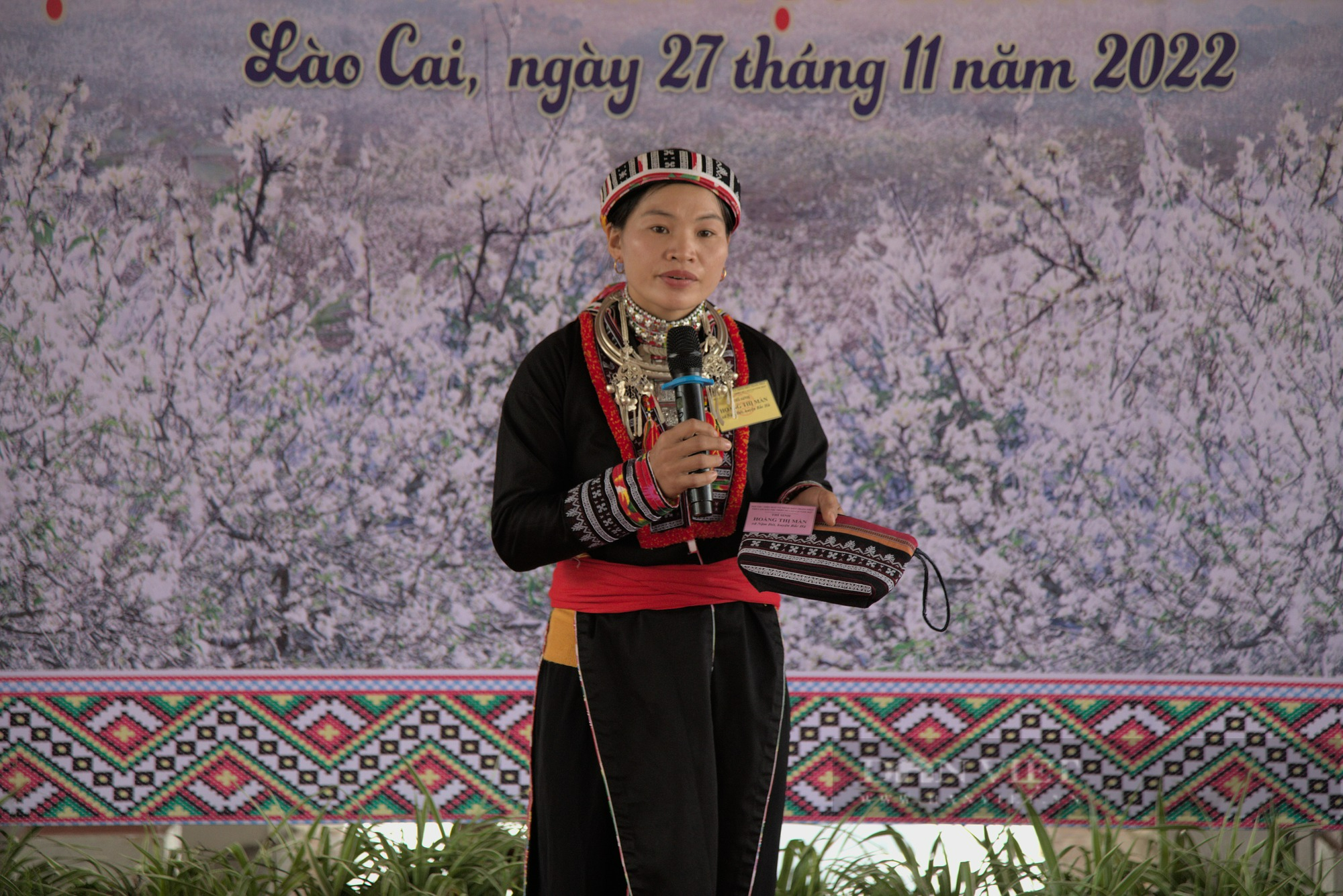 Rực rỡ trang phục thổ cẩm dân tộc thiểu số tỉnh Lào Cai trong Hội thi tay nghề thêu may và trình diễn - Ảnh 6.