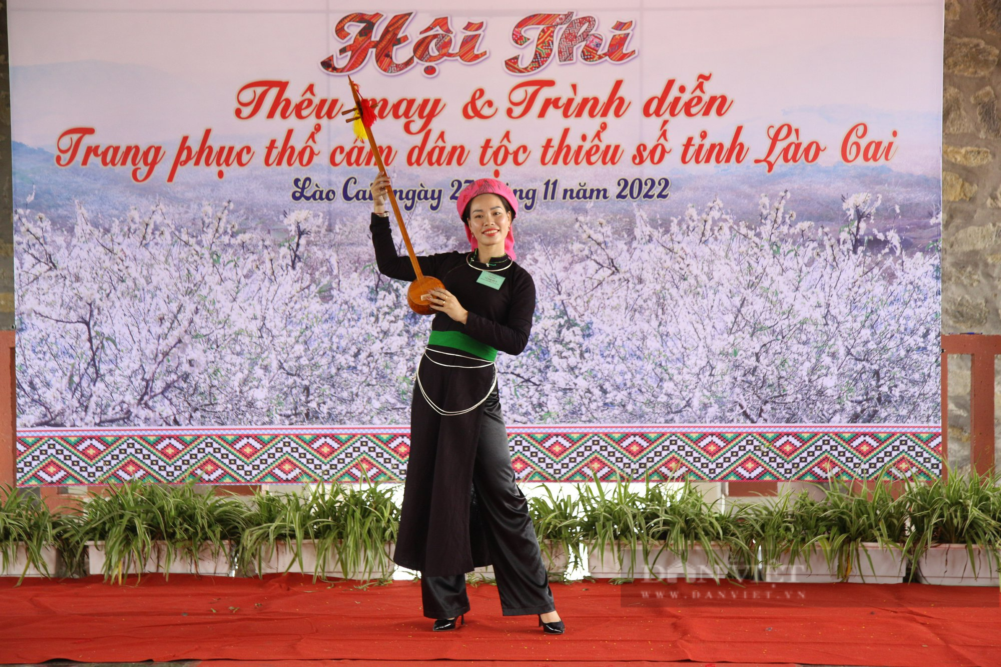 Rực rỡ trang phục thổ cẩm dân tộc thiểu số tỉnh Lào Cai trong Hội thi tay nghề thêu may và trình diễn - Ảnh 13.