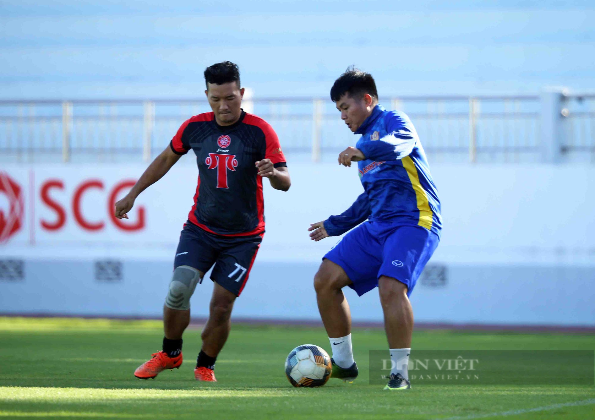 Sân bóng phong trào Sài Gòn rộn rã mùa World Cup  - Ảnh 2.