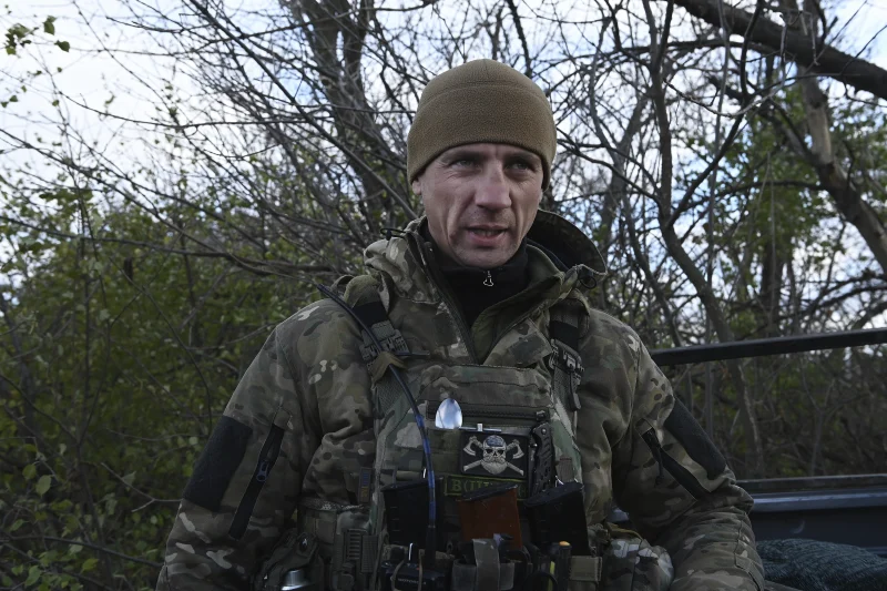 Binh sĩ Ukraine vật lộn bám trụ vị trí ở mặt trận miền Đông với những trận chiến tàn khốc mỗi ngày - Ảnh 3.