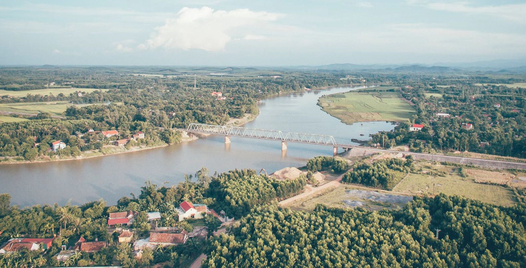 Vì sao dòng sông Kiến Giang nổi tiếng ở Quảng Bình còn có tên khác là sông Nghịch Hà? - Ảnh 3.