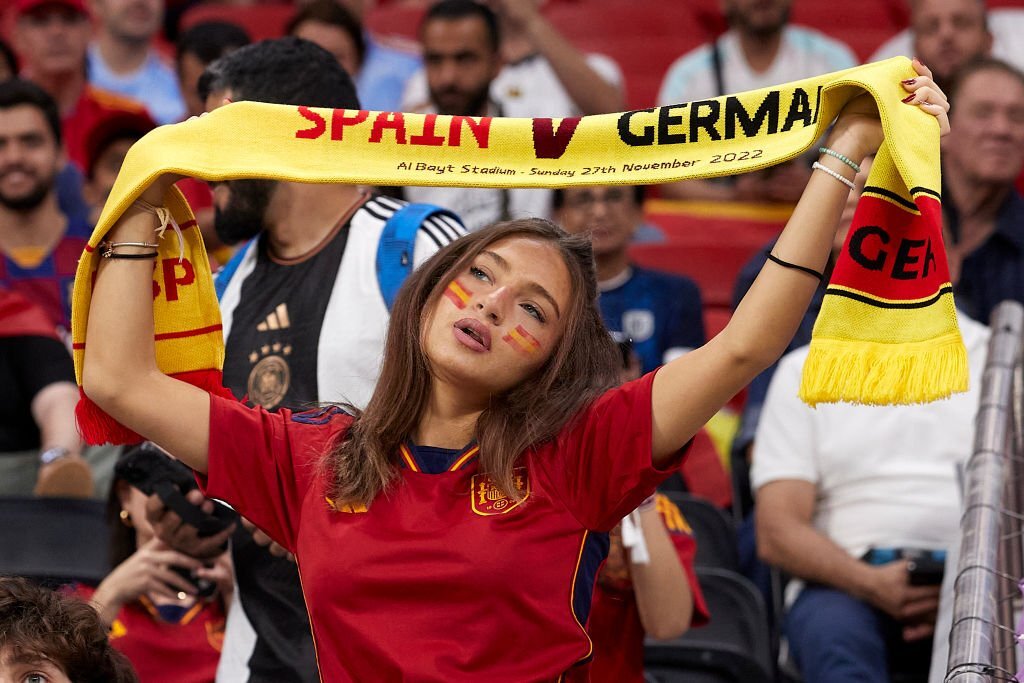 Chùm ảnh CĐv Nữ Tây Ban Nha đua Nhau Khoe Sắc Trên Khán đài World Cup 2022 1194