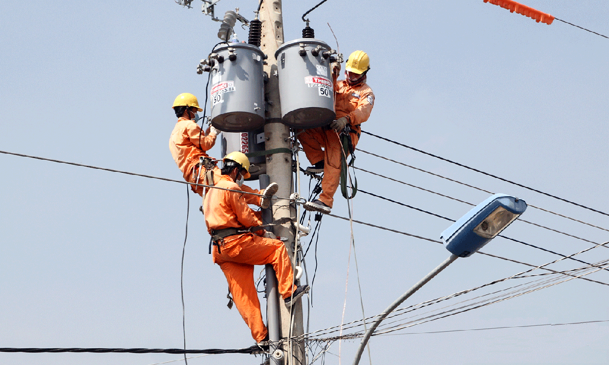 Điện lực Miền Nam tiết giảm chi phí, đảm bảo cung ứng điện 21 tỉnh thành - Ảnh 1.