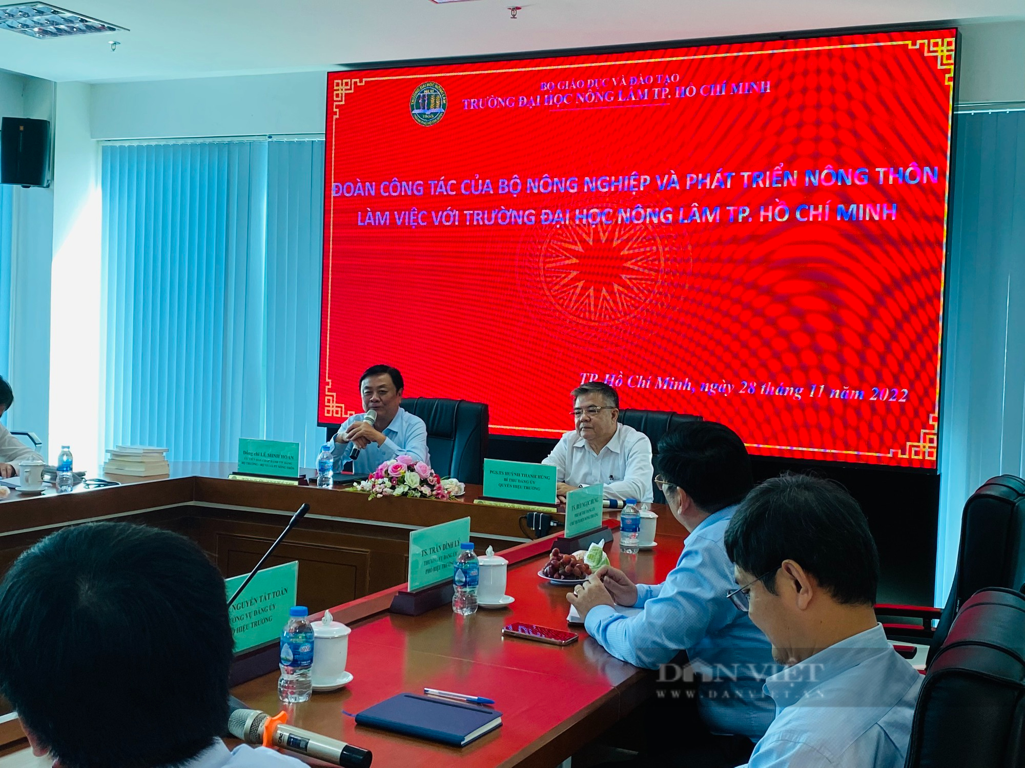 Bộ trưởng Bộ NN và PT Nông thôn thăm ĐH Nông Lâm TP.HCM: - Ảnh 1.