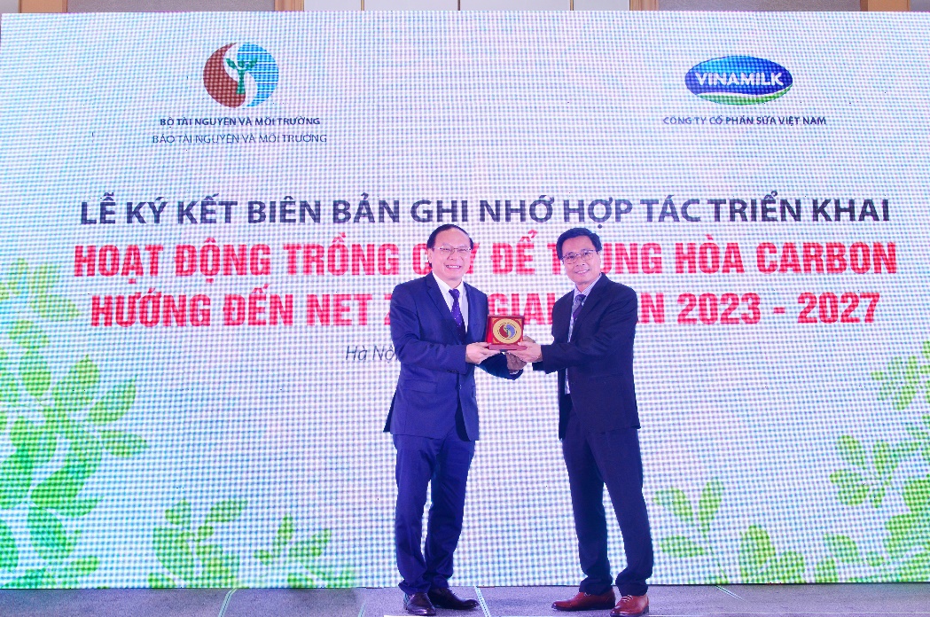 Tiếp nối thành công của Quỹ 1 triệu cây xanh, VINAMILK tiếp tục trồng cây hướng đến mục tiêu NET ZERO 2050 - Ảnh 6.