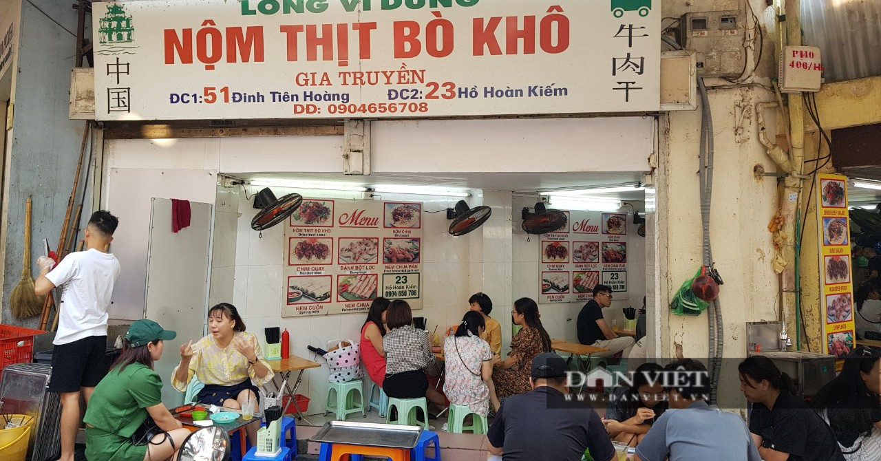 Quán nộm bò khô, bánh bột lọc gia truyền độc đáo hút khách đông nghịt trên phố đi bộ