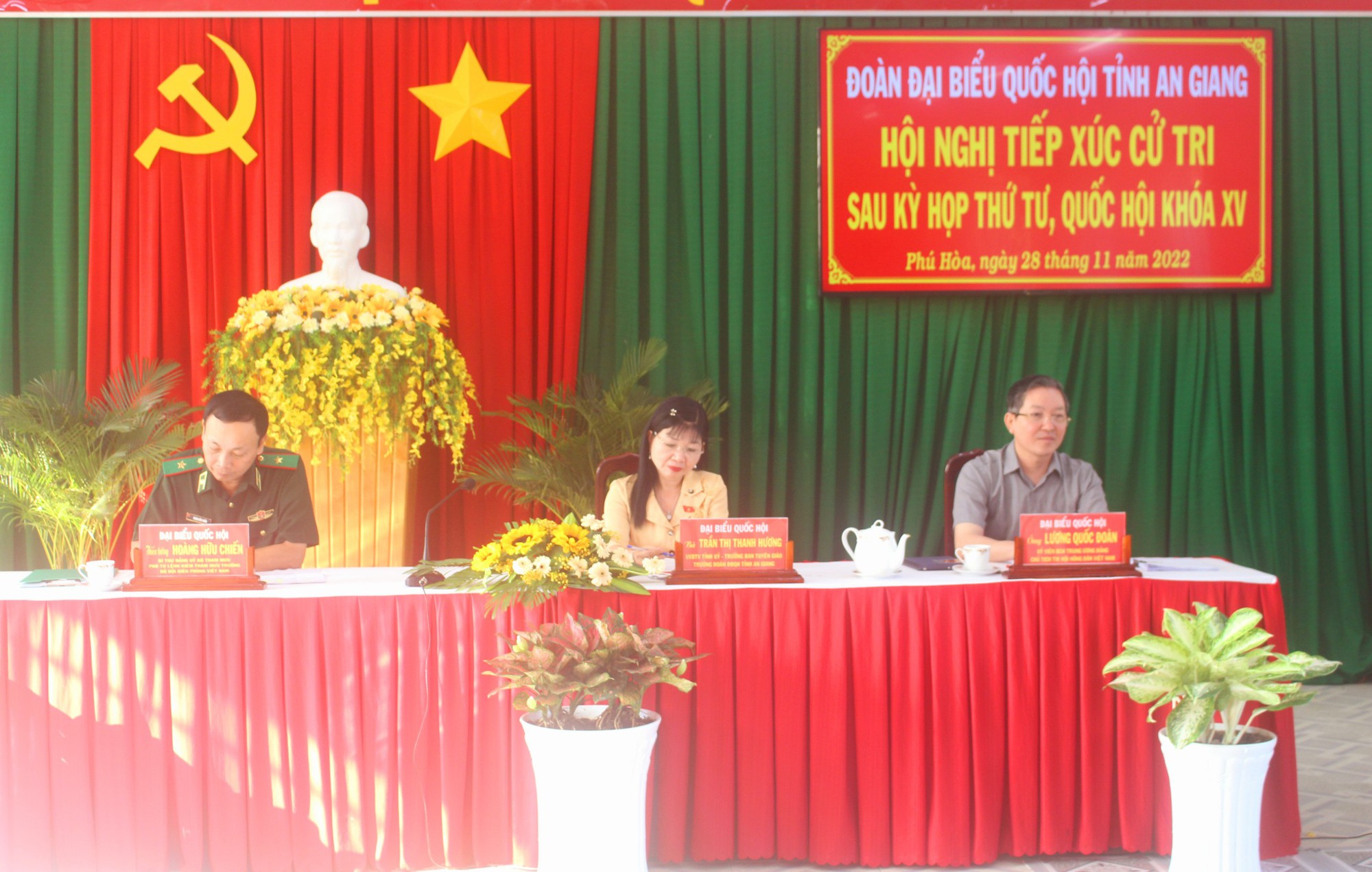 Chủ tịch Ban Chấp hành Trung ương Hội Nông dân Việt Nam Lương Quốc Đoàn tiếp xúc cử tri tại An Giang- Ảnh 1.