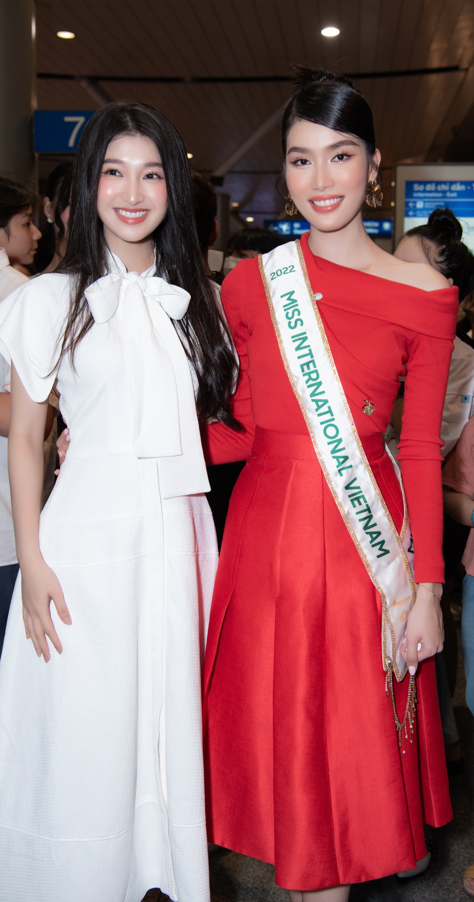 Á hậu Phương Anh xinh đẹp, lôi cuốn trong ngày đi thi Miss International 2022 - Ảnh 6.