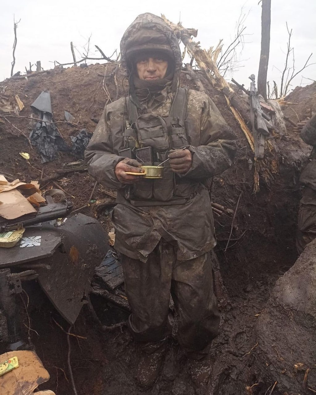 Chiến sự Donbass: Trận chiến đẫm máu giành Bakhmut đẩy những người lính Ukraine vào cảnh 'địa ngục' trần gian - Ảnh 2.