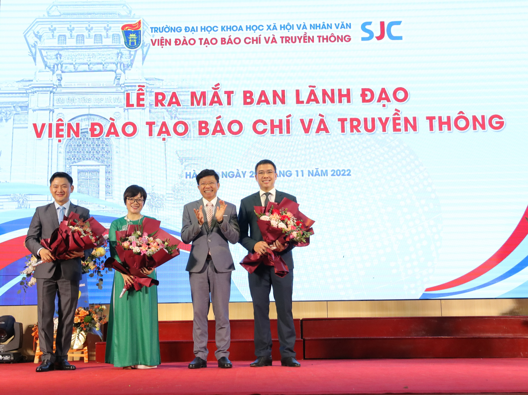 Trường ĐH KHXH&NV ra mắt Ban lãnh đạo Viện Đào tạo Báo chí và Truyền thông nhiệm kỳ mới - Ảnh 3.