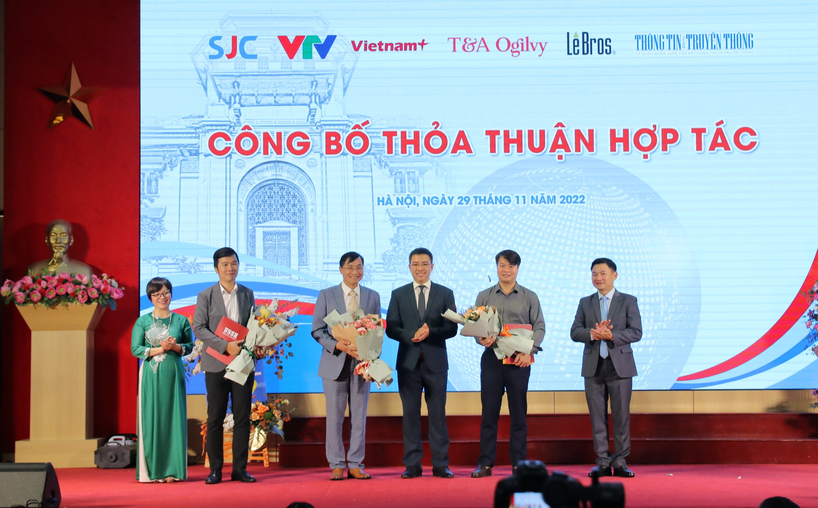 Trường ĐH KHXH&NV ra mắt Ban lãnh đạo Viện Đào tạo Báo chí và Truyền thông nhiệm kỳ mới - Ảnh 4.