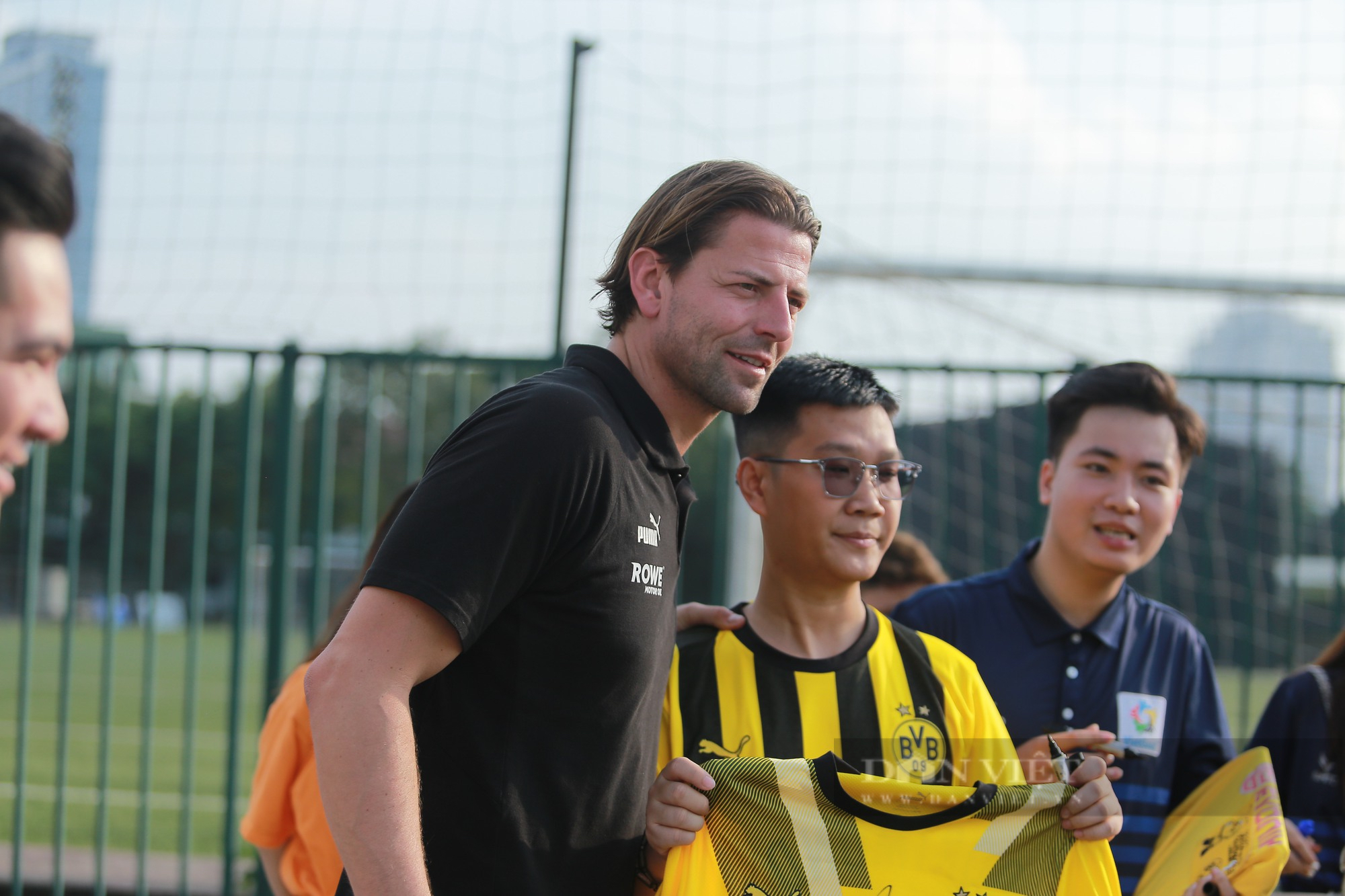 Marco Reus giao lưu cùng cầu thủ nhí Việt Nam - Ảnh 7.