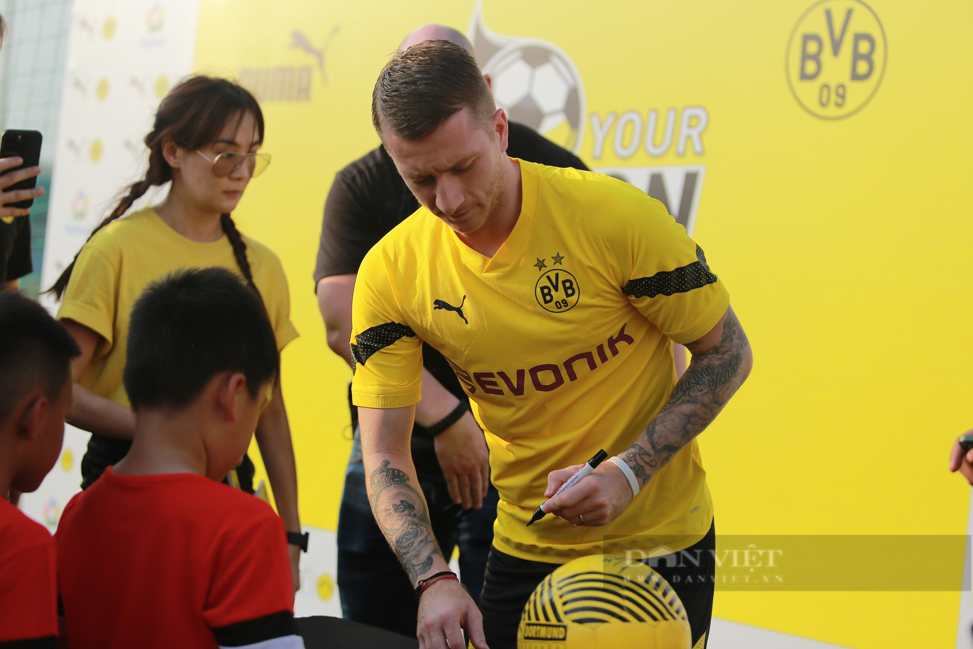 Marco Reus giao lưu cùng cầu thủ nhí Việt Nam - Ảnh 12.