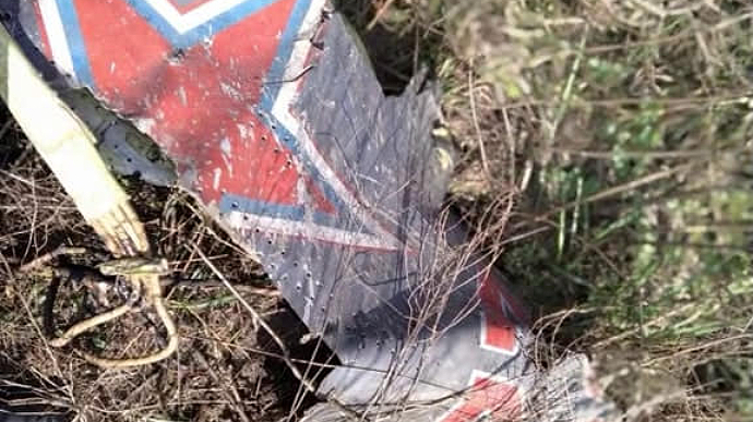 Chiến sự Donbass: Ukraine bắn hạ máy bay ném bom Nga, tấn công hàng loạt cụm quân Nga - Ảnh 1.