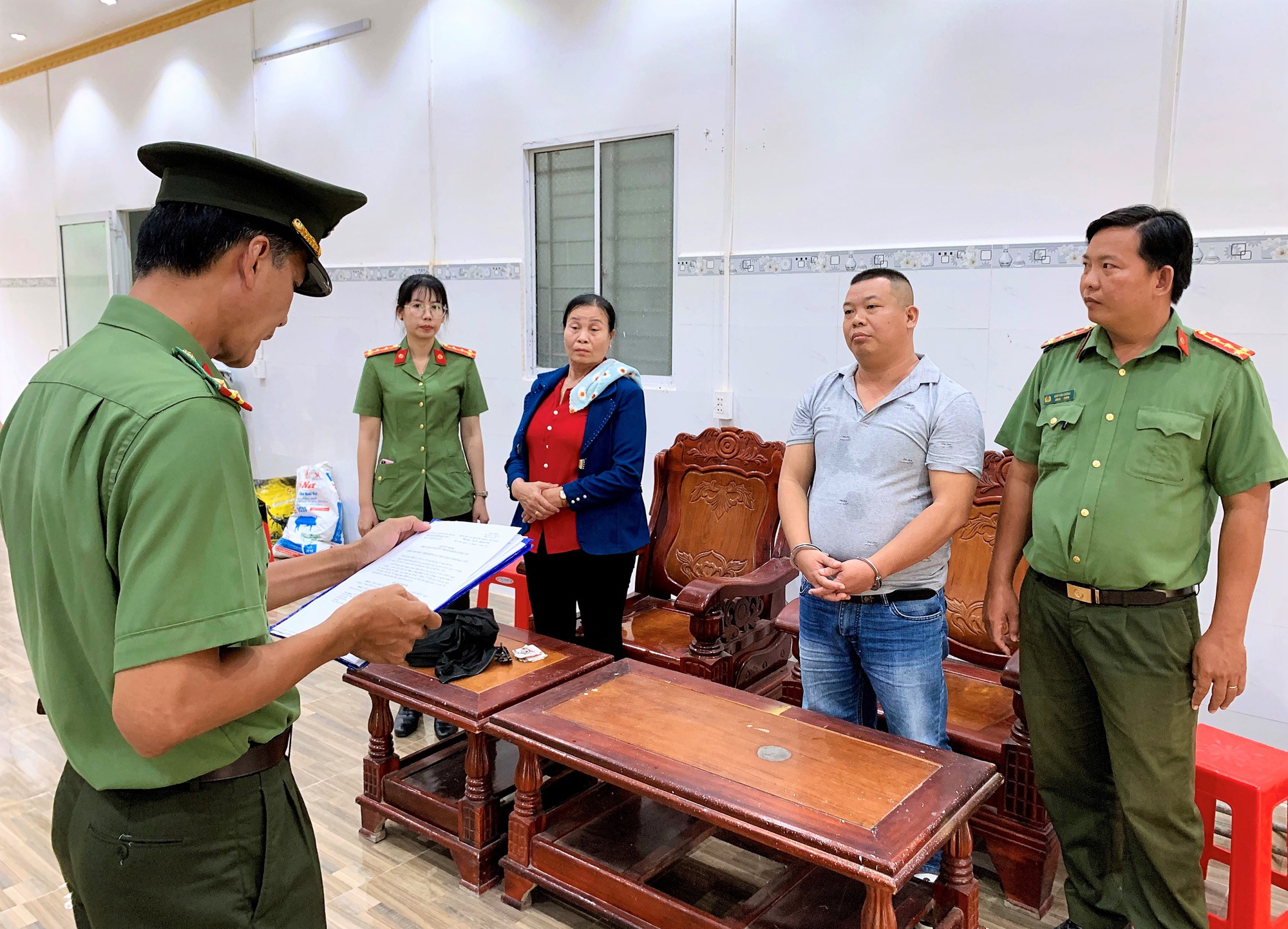 Bắt đối tượng cưỡng ép gần 60 người Việt Nam ở lại nước ngoài trái phép - Ảnh 1.