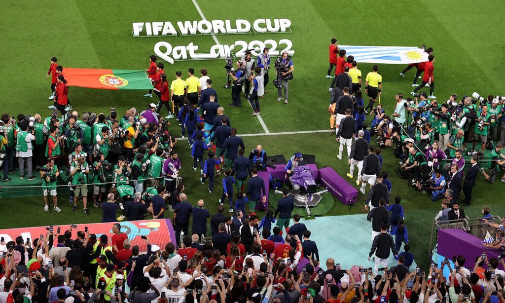 Tội phạm mạng lợi dụng World Cup để lừa đảo người hâm mộ bóng đá bằng nhiều chiêu trò tinh vi  - Ảnh 1.