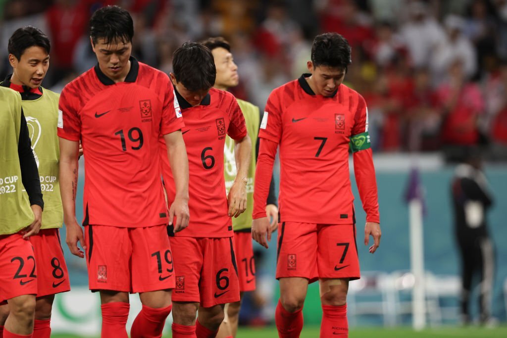Son Heung-min khóc nức nở khi hàn Quốc để thua Ghana - Ảnh 1.