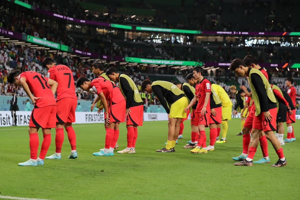 Son Heung-min khóc nức nở khi hàn Quốc để thua Ghana - Ảnh 3.