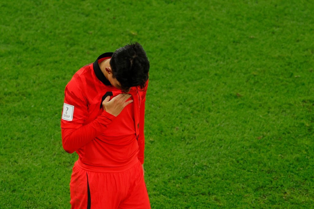 Son Heung-min khóc nức nở khi hàn Quốc để thua Ghana - Ảnh 4.