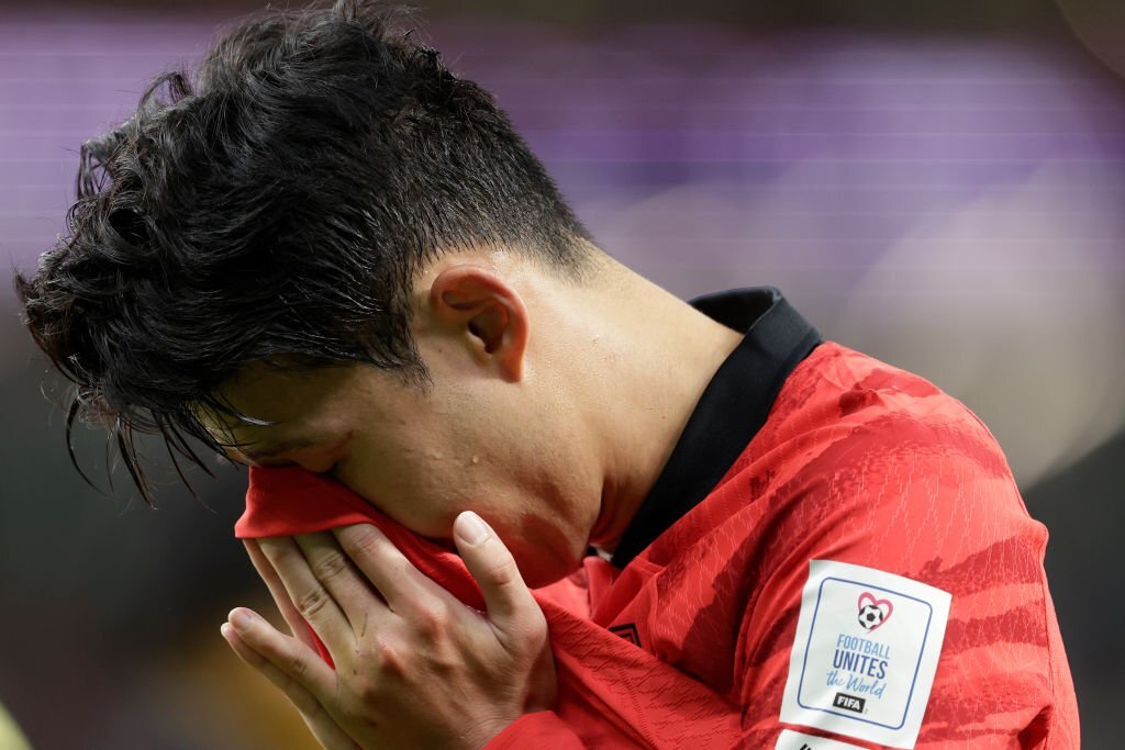 Son Heung-min khóc nức nở khi hàn Quốc để thua Ghana - Ảnh 7.
