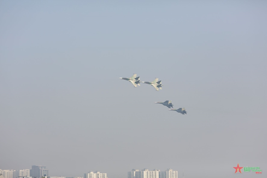 Bộ Ngoại giao thông tin việc máy bay chiến đấu bay trên bầu trời Hà Nội - Ảnh 1.