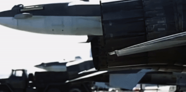 Su-35S phóng tên lửa diệt máy bay Ukraine ngay từ không phận Nga - Ảnh 16.