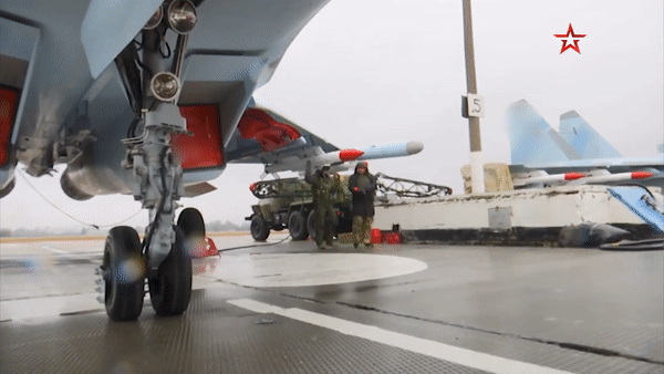 Su-35S phóng tên lửa diệt máy bay Ukraine ngay từ không phận Nga - Ảnh 5.