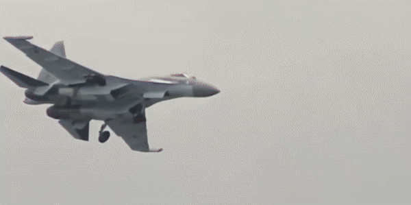 Su-35S phóng tên lửa diệt máy bay Ukraine ngay từ không phận Nga - Ảnh 8.