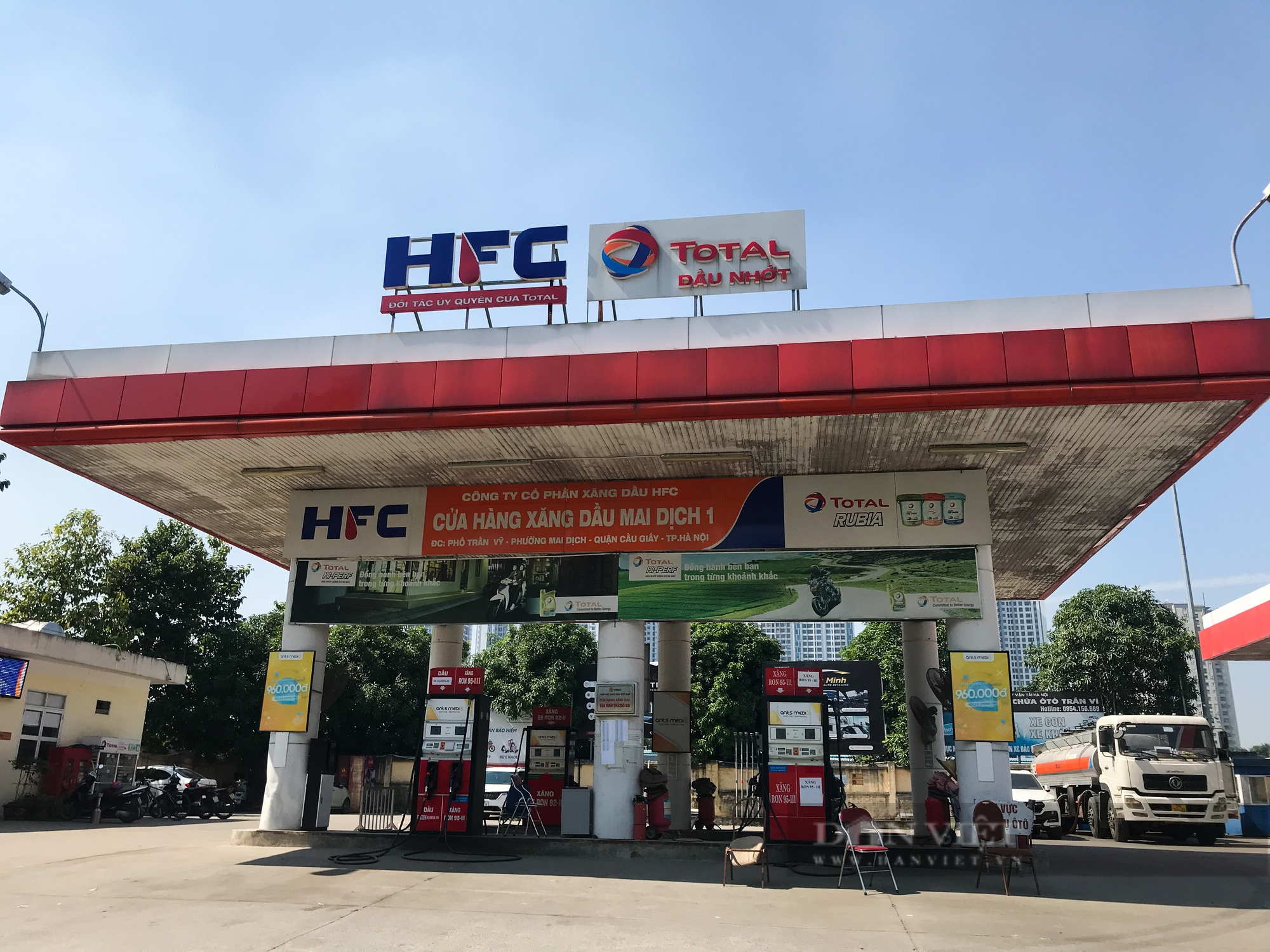 Nhiều cây xăng ở Hà Nội bán cầm chừng, treo bảng hết xăng - Ảnh 12.