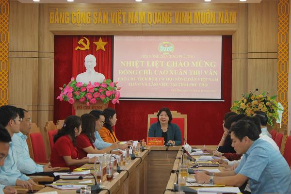 Phó Chủ tịch Hội Nông dân Việt Nam Cao Xuân Thu Vân làm việc với Hội Nông dân tỉnh Phú Thọ - Ảnh 1.