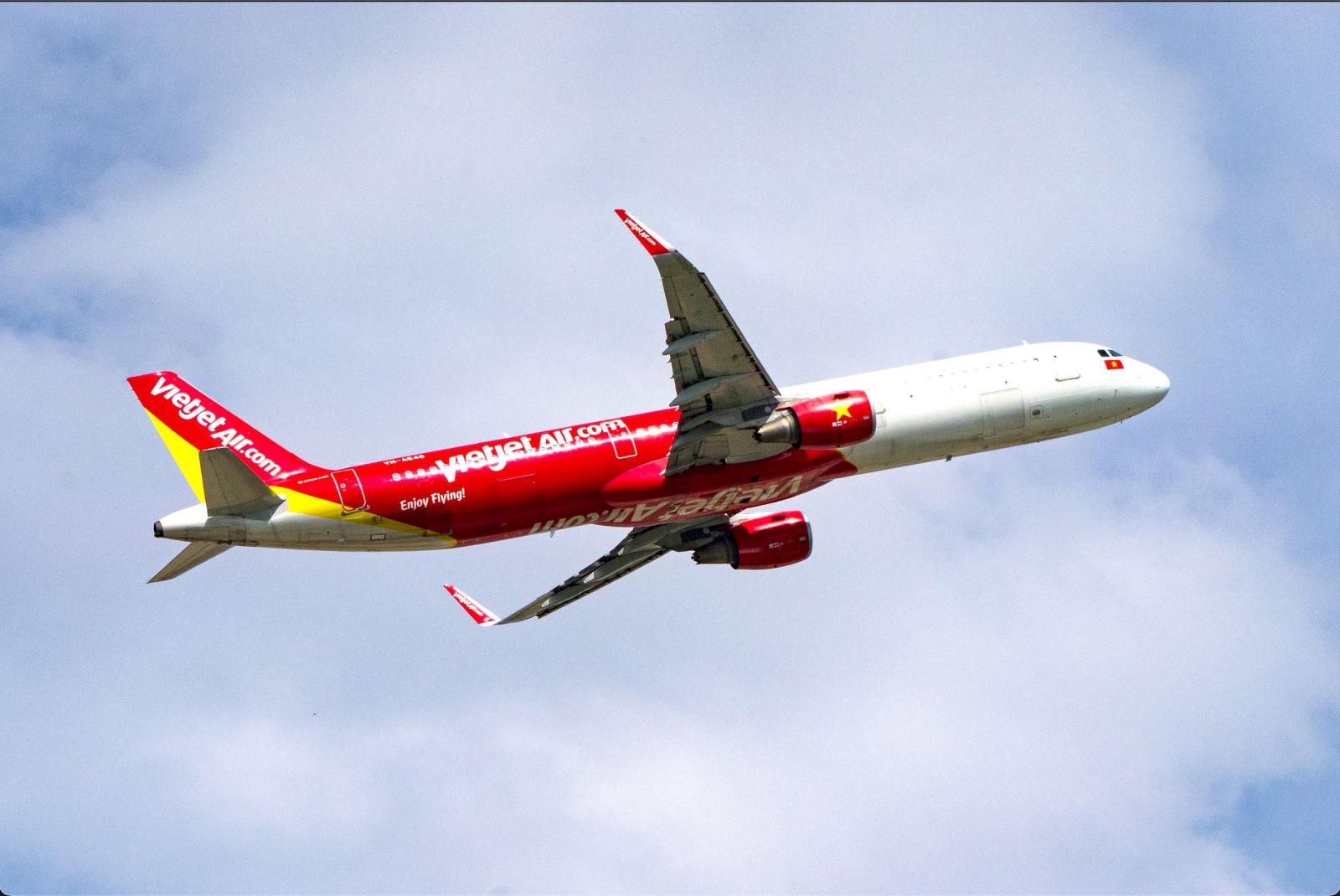 Các đường bay Vietjet từ Tp. HCM, Hà Nội đến Cao Hùng đã trở lại. Bay đi chờ chi! - Ảnh 1.