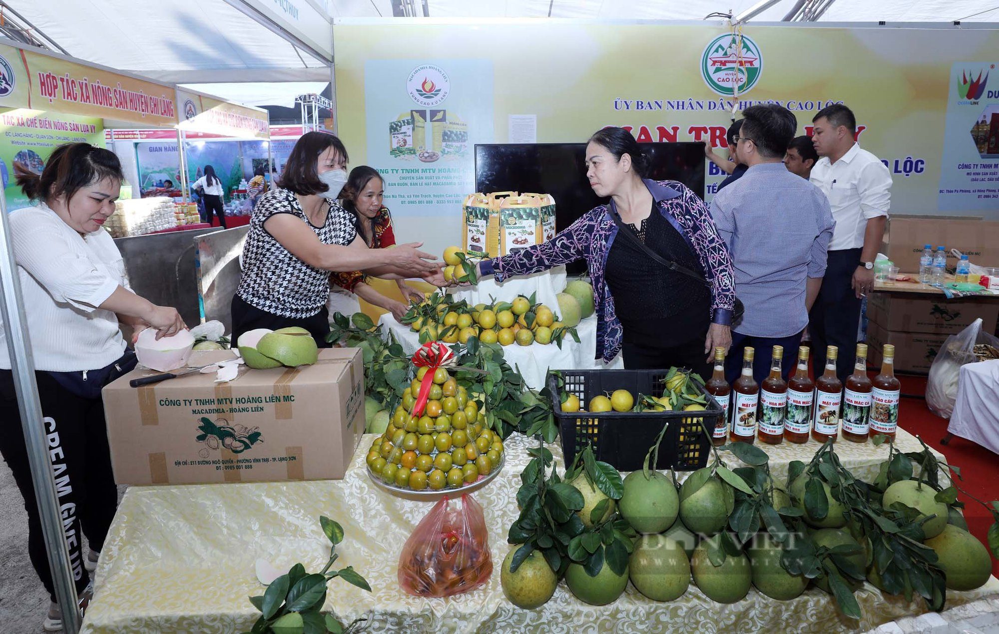 Hàng chục sản phẩm Ocop Việt Nam có mặt ở hội chợ thương mãi Việt- Trung 2022 - Ảnh 3.