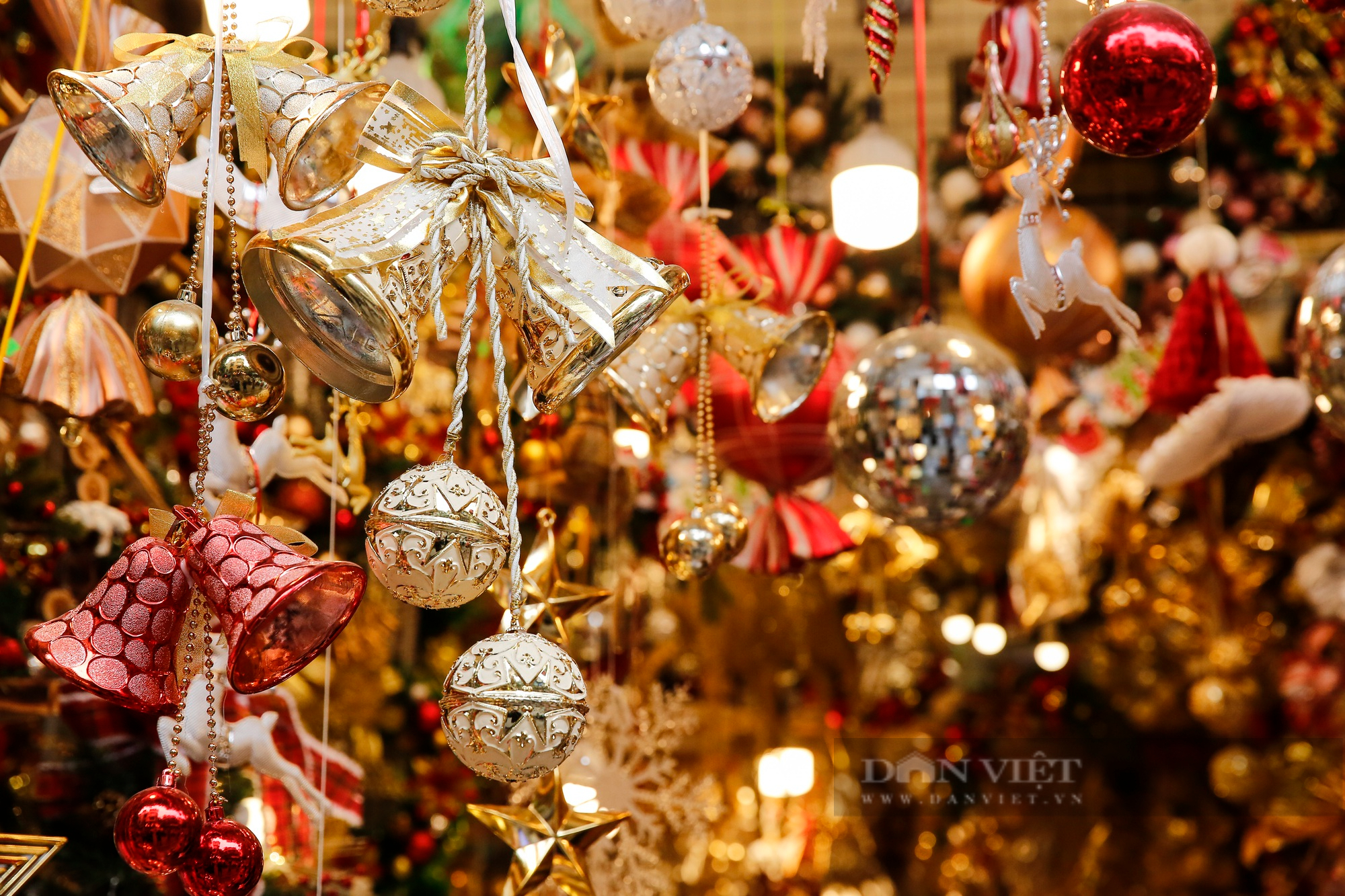 Hoa mắt trước &quot;rừng&quot; đồ trang trí Giáng sinh tại phố cổ Hà Nội - Ảnh 10.