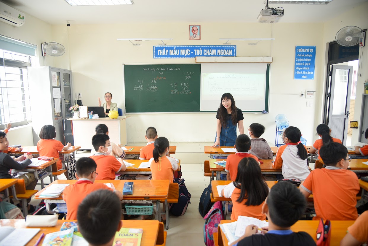 Cô giáo 20 năm truyền lửa cho học sinh qua phong trào nuôi lợn nhựa - Ảnh 3.