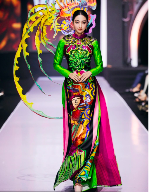 Hoa hậu Lương Thùy Linh xinh đẹp tựa nàng thơ, &quot;đắt show&quot; diễn thời trang dịp cuối năm - Ảnh 7.